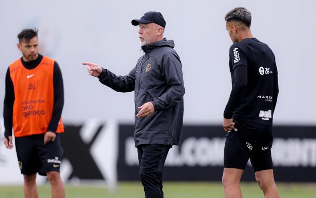 Bro Menezes training Corinthians / Rodrigo Coca